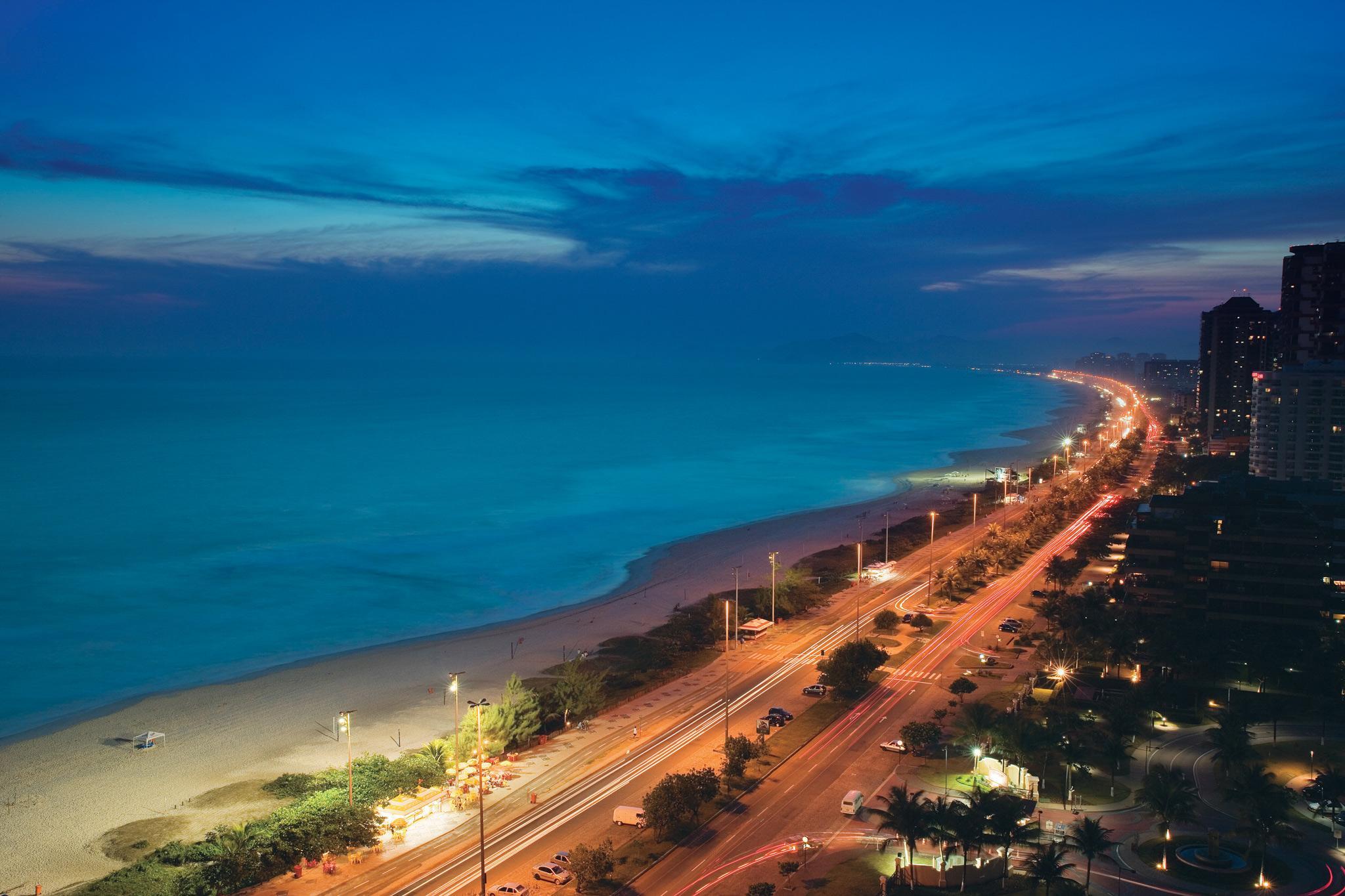 温莎芭拉酒店 里约热内卢 外观 照片 Ocean Drive at night